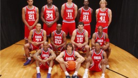 勒布朗·詹姆斯40岁续约湖人：湖人、凯尔特人、尼克斯三强争夺战